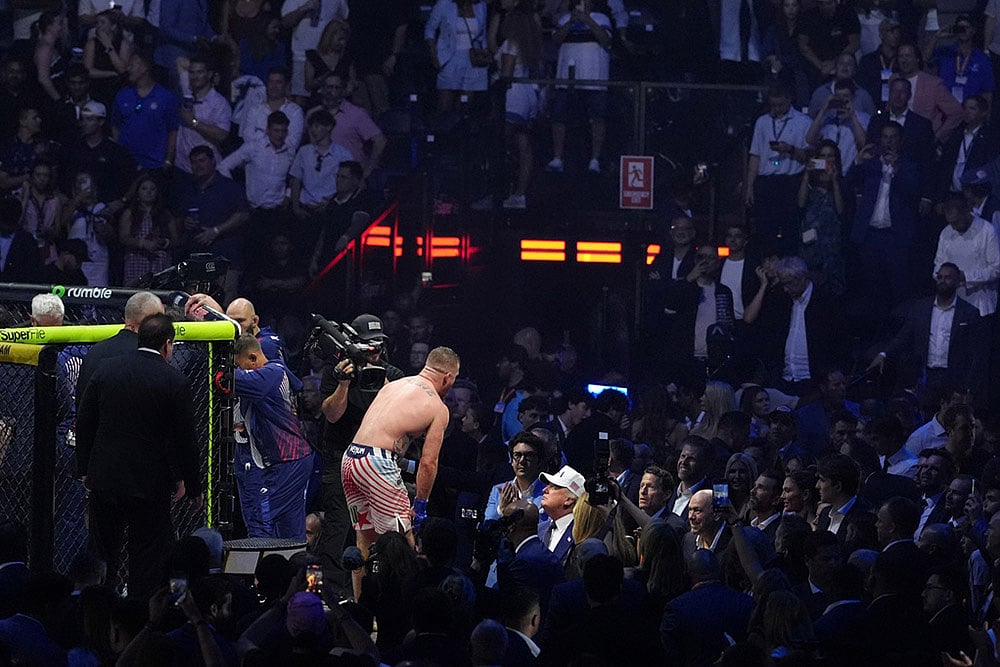 President Donald Trump, at right wearing a white hat, congratulates Justin Gaethje after Gaethje defeated Ilia Topuria in a lightweight title bout during UFC Freedom 250 on the South Lawn of the White House in Washington. - | Photo: AP/Jacquelyn Martin, Pool