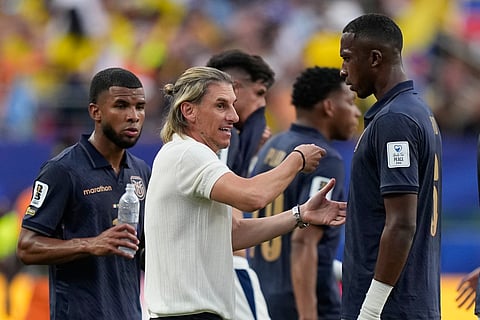 Ecuador head coach Sebastian Beccacece talks to Ecuador's Willian Pacho during a World Cup Group E soccer match against Ivory Coast in Philadelphia, Sunday, June 14, 2026.