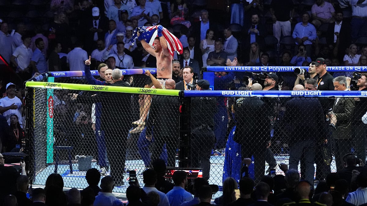 Justin Gaethje celebrates after defeating Ilia Topuria in a lightweight title bout during UFC Freedom 250 on the South Lawn of the White House, Monday, June 15, 2026, in Washington - (AP Photo/Jacquelyn Martin, Pool)