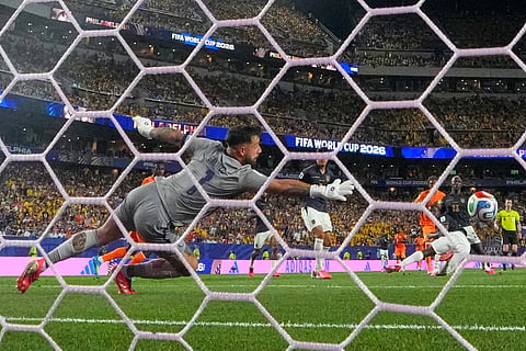 Ecuador goalkeeper Hernan Galindez (1) is beaten by a shot from Ivory Coast's Amad Diallo (15) as he scores the opening goal during the World Cup Group E soccer match between Ivory Coast and Ecuador in Philadelphia, Sunday, June 14, 2026.
