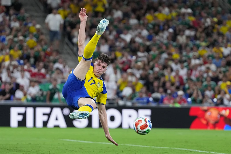 Sweden vs Tunisia FIFA World Cup 2026 Group F Gyokeres acrobatics AP photo