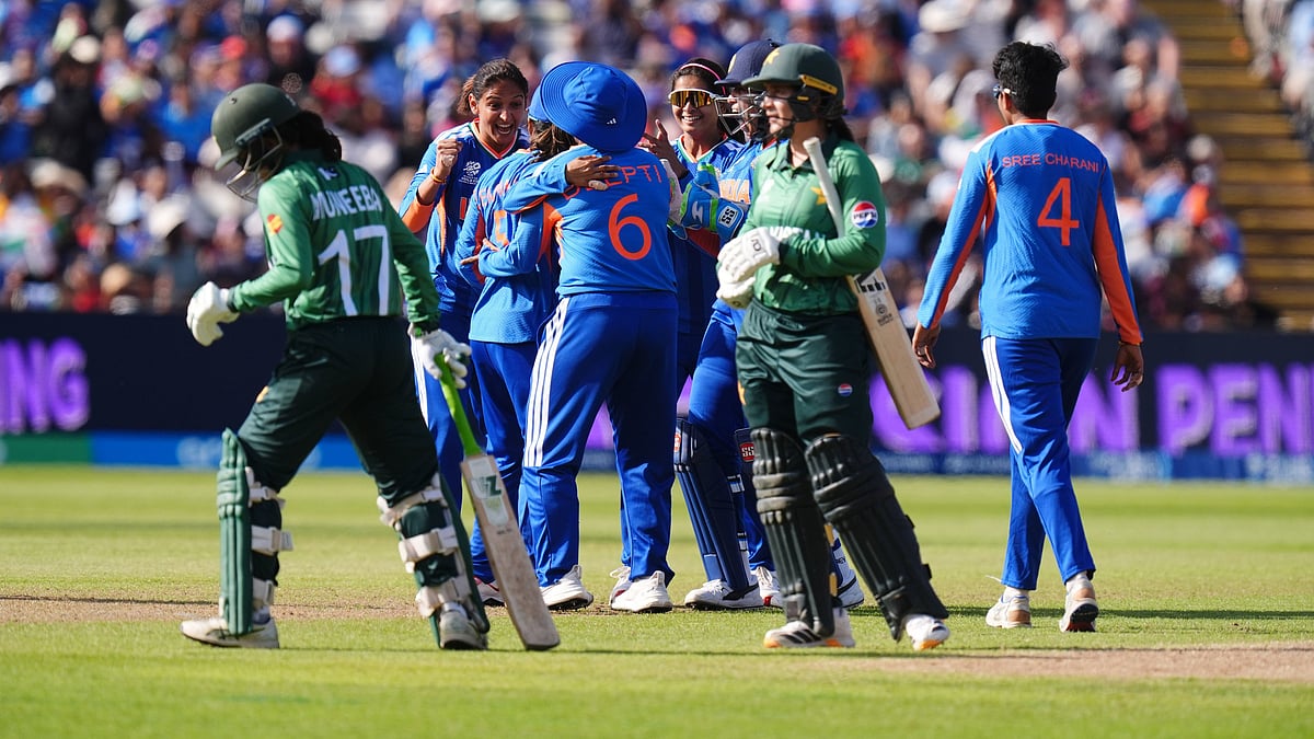 India's Deepti Sharma celebrates with teammates after running out Pakistan's Muneeba Ali during the ICC Women's T20 World Cup, Group 1 cricket match between India and Pakistan in Birmingham, England, Sunday, June 14, 2026 - (Jacob King/PA via AP)