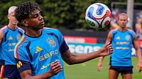 AP Photo/Mike Stewart : Spain's Lamine Yamal works out during a training session, Saturday, June 6, 2026, in Chattanooga, Tenn., ahead of the World Cup soccer tournament. 