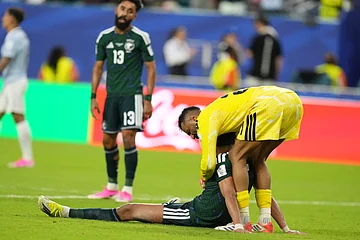 AP Photo/Lynne Sladky : Saudi Arabia goalkeeper Mohammed Al-Owais embraces a teammate after their 1-1 draw with Uruguay in the FIFA World Cup 2026 Group H match in Miami Gardens, Fla., Monday, June 15, 2026.