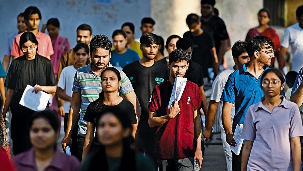 The Aspirants: Candidates leaving 
Telegram Restricted Till June 22, NTA Flags Fake NEET Re-Exam Paper Leak Claims - | Photo: IMAGO/Hindustan Times
