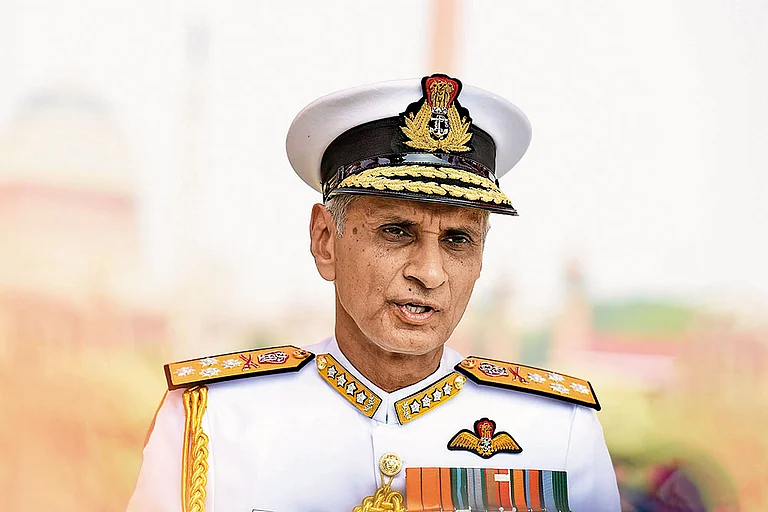 Indian Navy Admiral Karambir Singh (retd) - | Photo: Imago