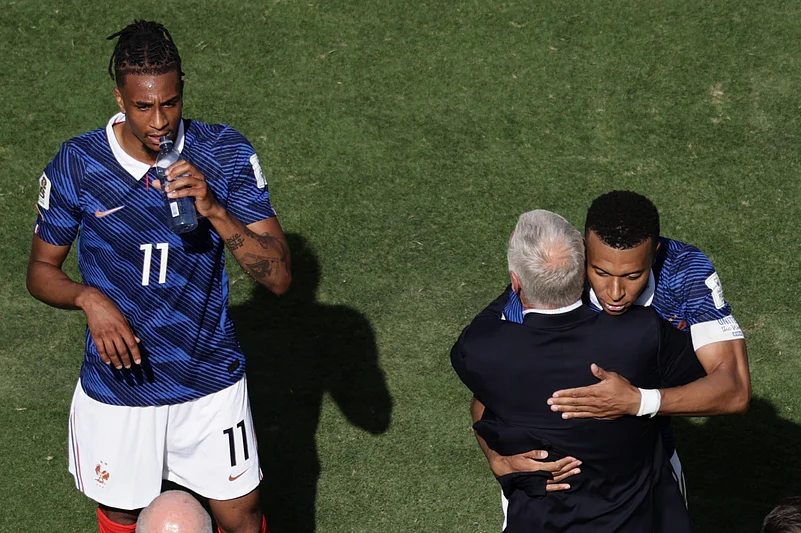 France Vs Senegal FIFA World Cup 2026 Group I Deschamps hugs Mbappe AP Photo