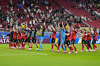AP Photo/Eugene Hoshiko : Austria players celebrate after the World Cup Group J soccer match between Austria and Jordan in Santa Clara, Calif., near San Francisco, Tuesday, June 16, 2026.