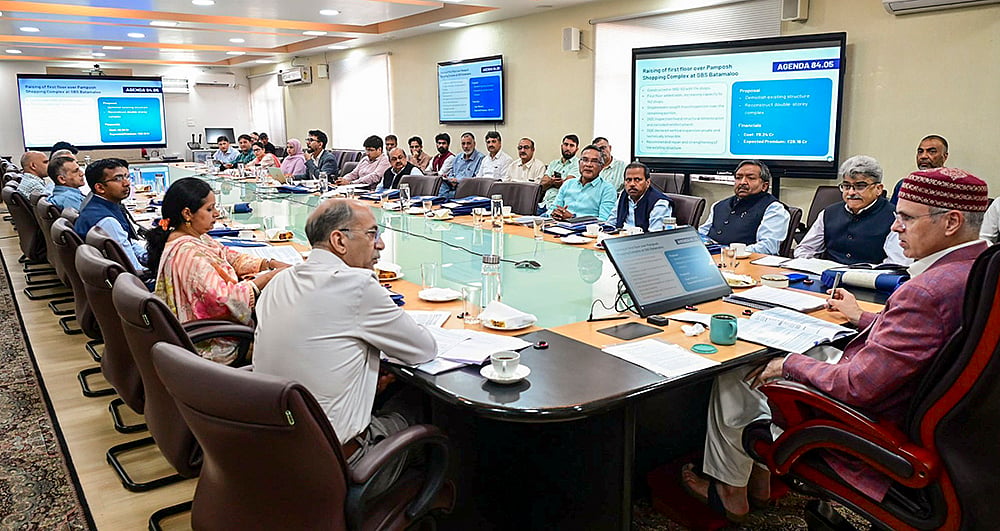 Omar Abdullah chairs a meeting
