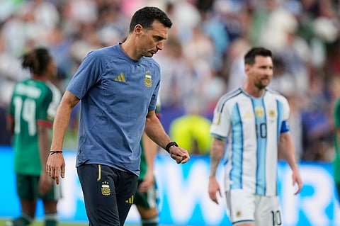 Argentina head coach Lionel Scaloni reacts during the hydration break during the World Cup Group J soccer match between Argentina and Algeria in Kansas City, Mo., Tuesday, June 16, 2026.
