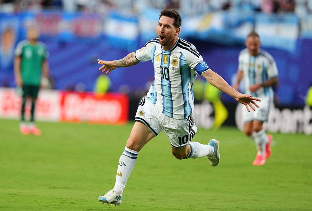 Argentina's Lionel Messi (10) celebrates after scoring the opening goal during the World Cup Group J soccer match between Argentina and Algeria in Kansas City, Missouri. - | Photo: AP/Ed Zurga