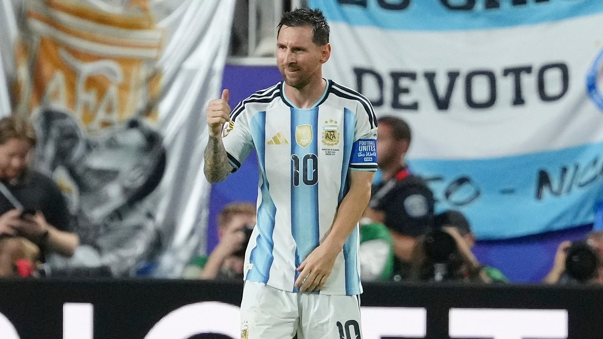 Argentina's Lionel Messi (10) reacts after scoring his third goal during the World Cup Group J soccer match between Argentina and Algeria in Kansas City, Mo., Tuesday, June 16, 2026. - AP Photo/Ed Zurga