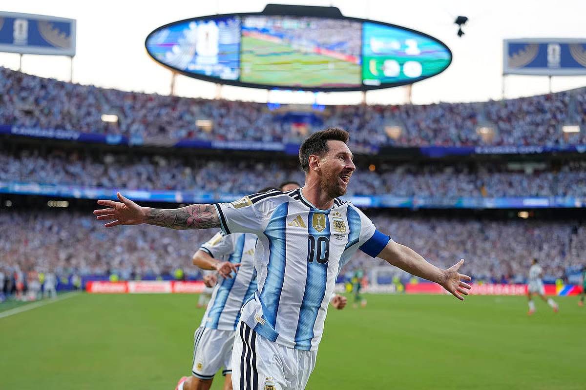 Argentina's Lionel Messi (10) celebrates after scoring a goal during the World Cup Group J soccer match between Argentina and Algeria in Kansas City, Mo., Tuesday, June 16, 2026.