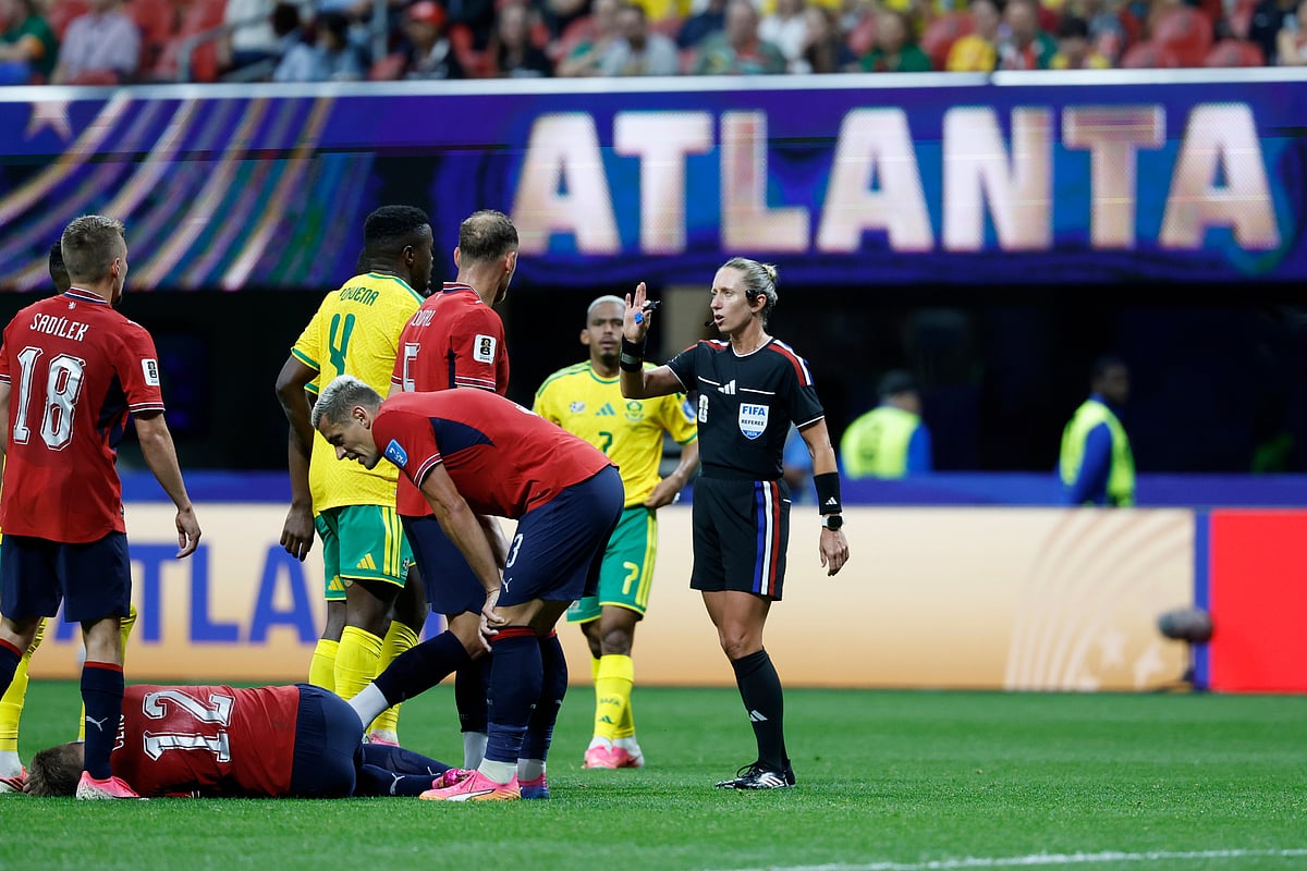 Czechia Vs South Africa FIFA World Cup 2026 Group A Tori Penso Cautions Players AP Photo