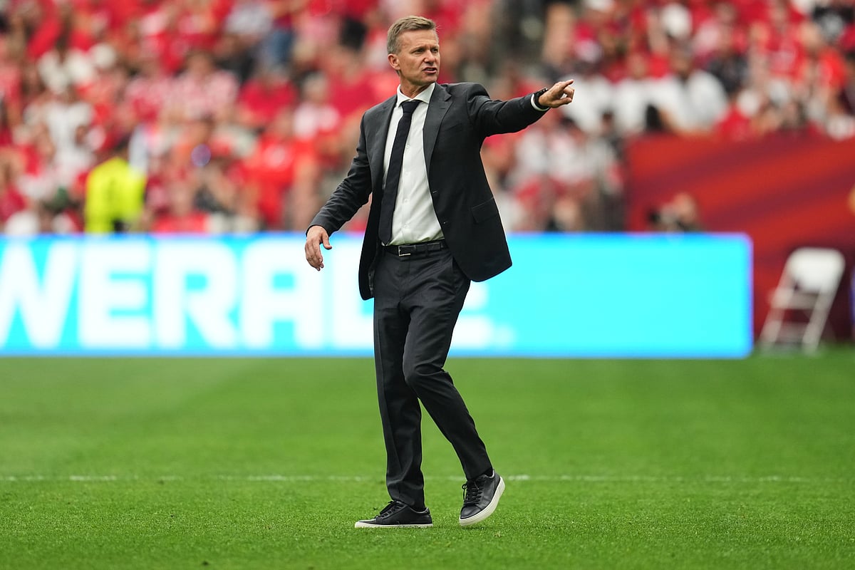 Canada vs Qatar FIFA World Cup 2026 Group B Jesse Marsch at water break AP Photo