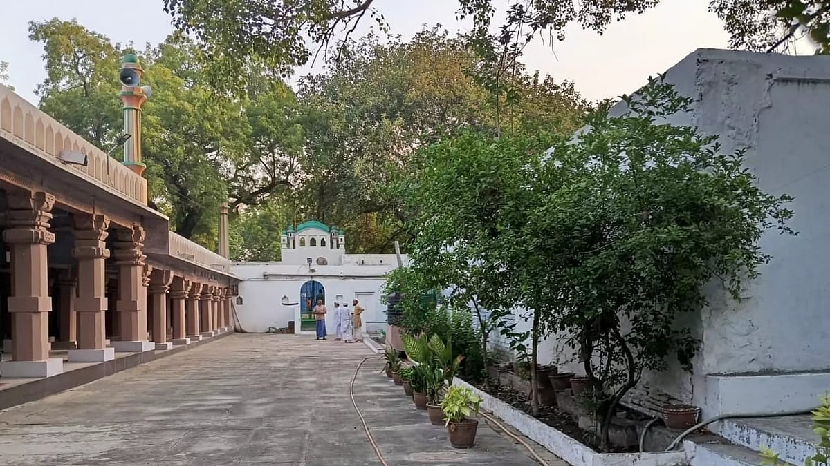 Railways Issues Notice to Vacate Mosque Near Kashi Station for Expansion; Committee Objects  - null