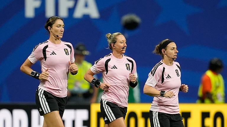 Referee Tori Penso, center, assistant referees Kathryn Nesbitt, left, and Brooke Mayo, warm up before the World Cup Group A soccer match between Czechia and South Africa in Atlanta, Thursday, June 18, 2026. - (AP Photo/Mike Stewart)