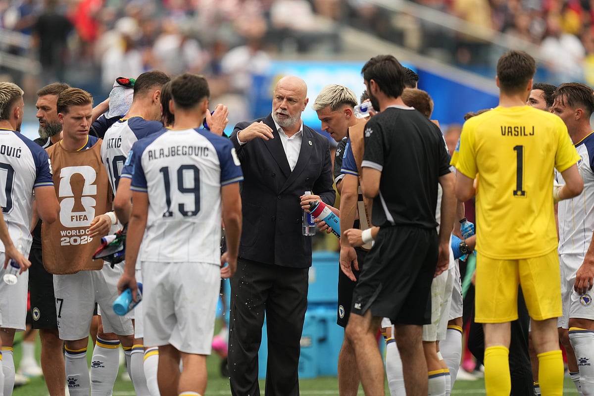 Switzerland Vs Bosnia FIFA World Cup 2026 Group B Serge Barbarez at water break AP Photo