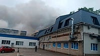 AP : Flights Suspended, Oil Refinery Hit as Ukraine Strikes Moscow