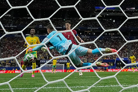 Czechia goalkeeper Matej Kovar (1) dives onto rebound during the World Cup Group A soccer match between Czechia and South Africa in Atlanta, Thursday, June 18, 2026.