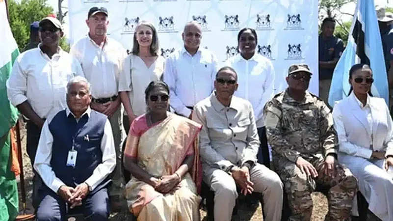 Murmu Arrives in MP on 5-Day Tour; To Visit Omkareshwar, Review Cheetah Project