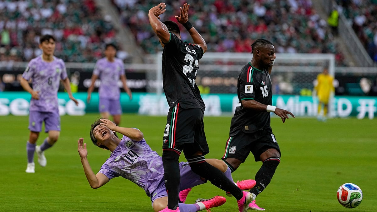 South Korea's Lee Kang-in (19), left, challenges for the ball with Mexico's Jesus Gallardo (23), second right, during the World Cup Group A soccer match between Mexico and South Korea in Zapopan, near Guadalajara, Mexico, Thursday, June 18, 2026 - (AP Photo/Ricardo Mazalan)