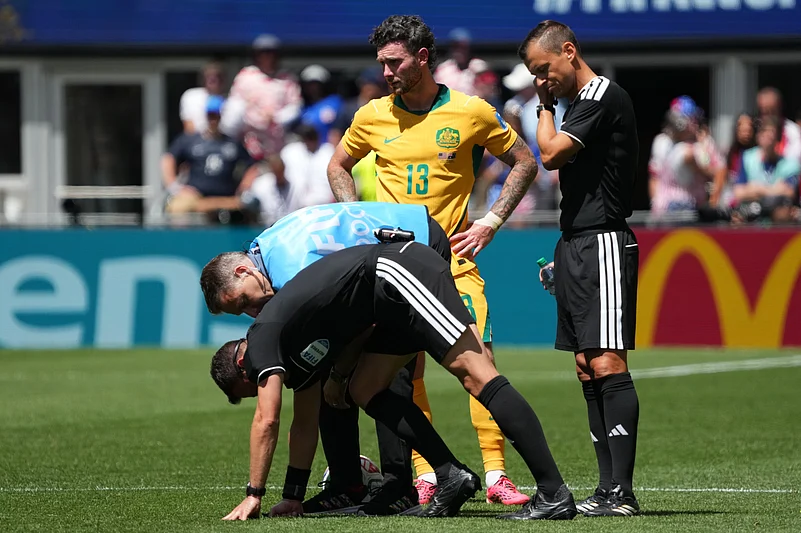 USA vs Australia FIFA World Cup 2026 Group D Felix Zwayer cramp 2 AP Photo