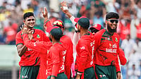 (AP Photo/Mosaraf Hossain) : Bangladesh's players celebrates the wicket of Australia's Cooper Connolly during the second T20 international cricket match between Australia and Bangladesh, in Chattogram, Bangladesh, Friday, June 19, 2026