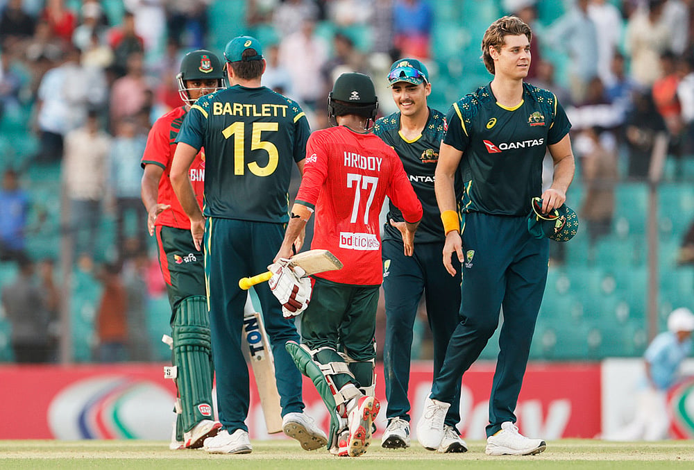 Bangladesh's captain Towhid Hridoy, center, shakes hands with Australian players after Australia won the second T20 international cricket match against Bangladesh, in Chattogram, Bangladesh. - | Photo: AP/Mosaraf Hossain
