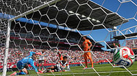 AP Photo/Stephanie Scarbrough : Ivory Coast's Franck Kessie (8) scores their opening goal during the World Cup Group E soccer match between Germany and Ivory Coast in Toronto.