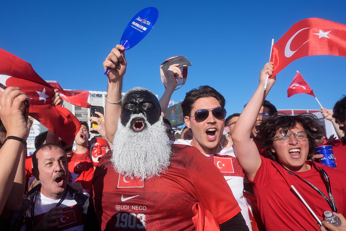 urkish fans gather outside the stadium before the World Cup Group D soccer match between Turkey and Paraguay in Santa Clara, California, near San Francisco, on Friday, June 19, 2026 - (AP Photo/Jeff Chiu)