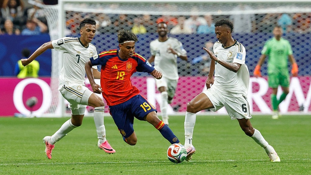 Spain's Lamine Yamal, center, is caught between Saudi Arabia's Musab Aljuwayr and Saudi Arabia's Nasser Aldawsari during the World Cup Group H soccer match between Spain and Saudi Arabia in Atlanta. - Erik S.Lesser/AP Photo