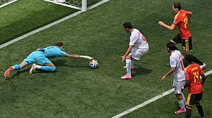 Jayne Kamin-Oncea/AP Photo : Iran goalkeeper Alireza Beiranvand (1) saves during the World Cup Group G soccer match between Belgium and Iran in Inglewood, Calif.