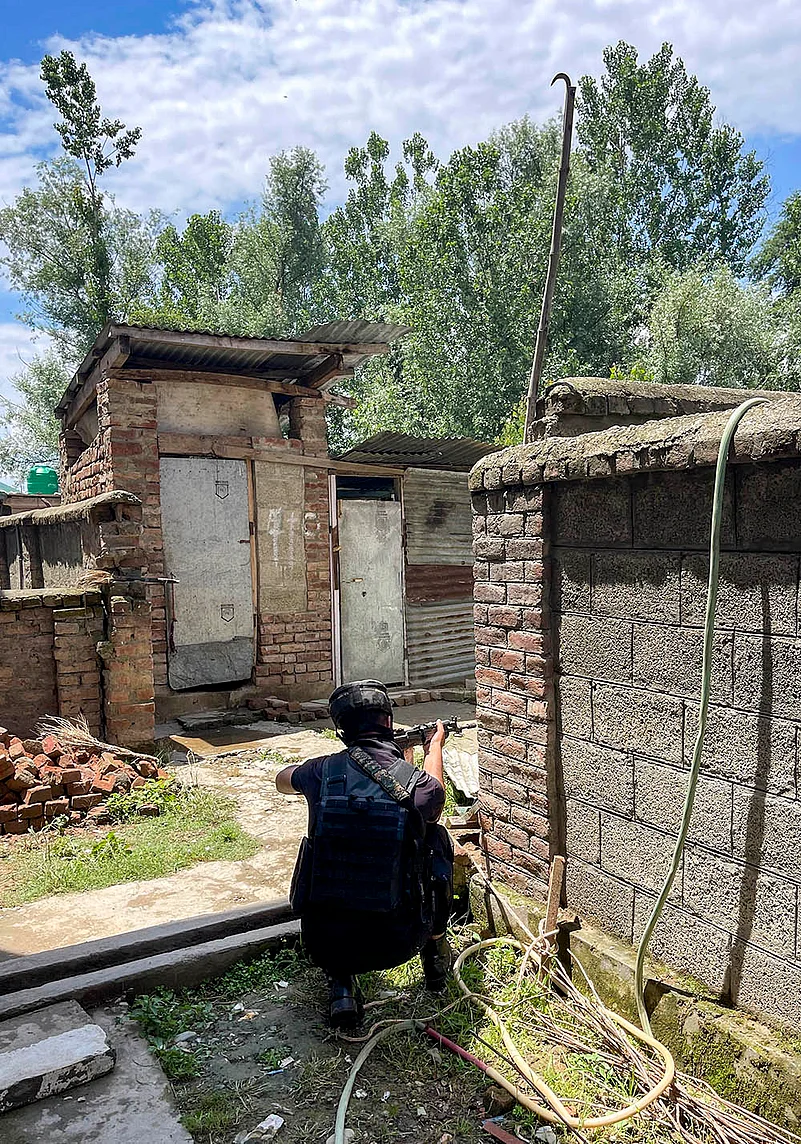 Search operation in Kulgam