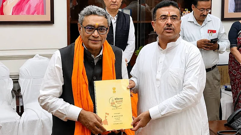 In First Budget, Bengals BJP Govt Announces DA Hike for its Employees, 1 Lakh Recruitments