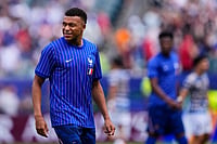 France Vs Iraq LIVE Score, FIFA World Cup 2026: Weather In Focus As Mbappe-led FRA Take On IRQ In Philadelphia Petr David Josek/AP : France's Kylian Mbappe (10) warms up ahead of the World Cup Group I soccer match between France and Iraq in Philadelphia, Monday