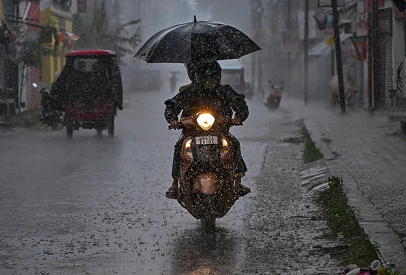 Weather: Rain in Nadia