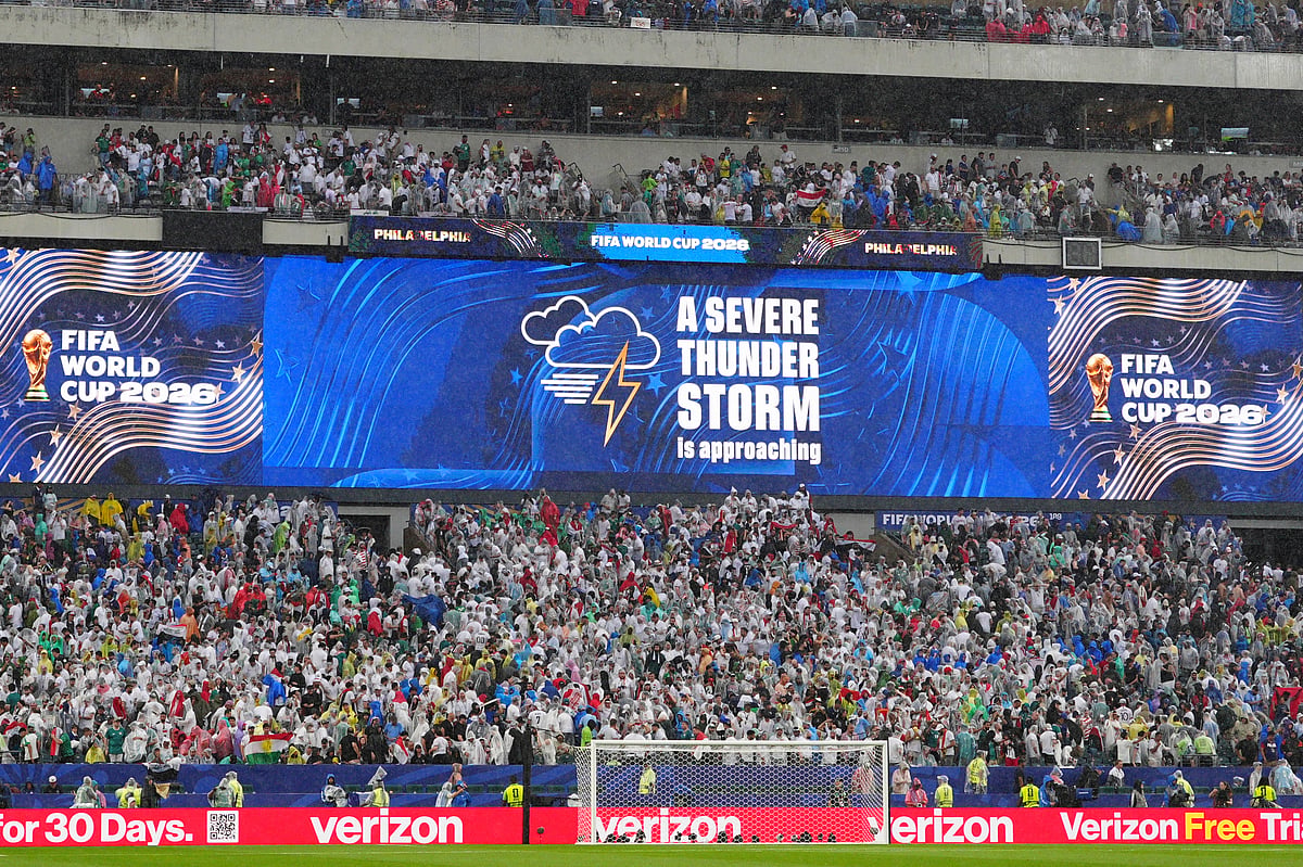Fans are warned to seek shelter from approaching thunder storm during the World Cup Group I soccer match between France and Iraq in Philadelphia, Monday, June 22, 2026 - AP/Derik Hamilton