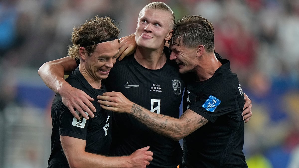 Norway's Erling Haaland (9) celebrates Norway's Patrick Berg, left, and David Moeller Wolfe, right after scoring their third goal during the World Cup Group I soccer match between Norway and Senegal in East Rutherford, N.J., near New York, Monday, June 22, 2026 - (AP Photo/Steve Luciano)