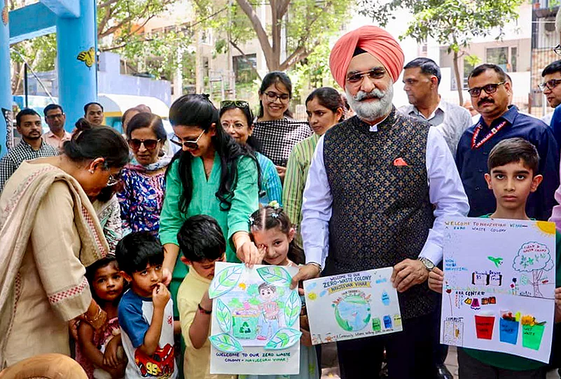 Taranjit Singh Sandhu visits Navjeevan Vihar