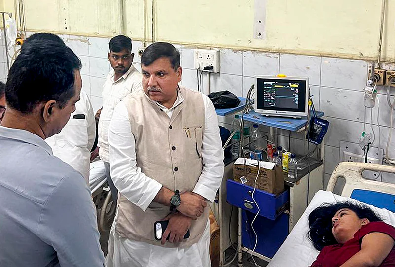 Lucknow fire: Sanjay Singh meets victims