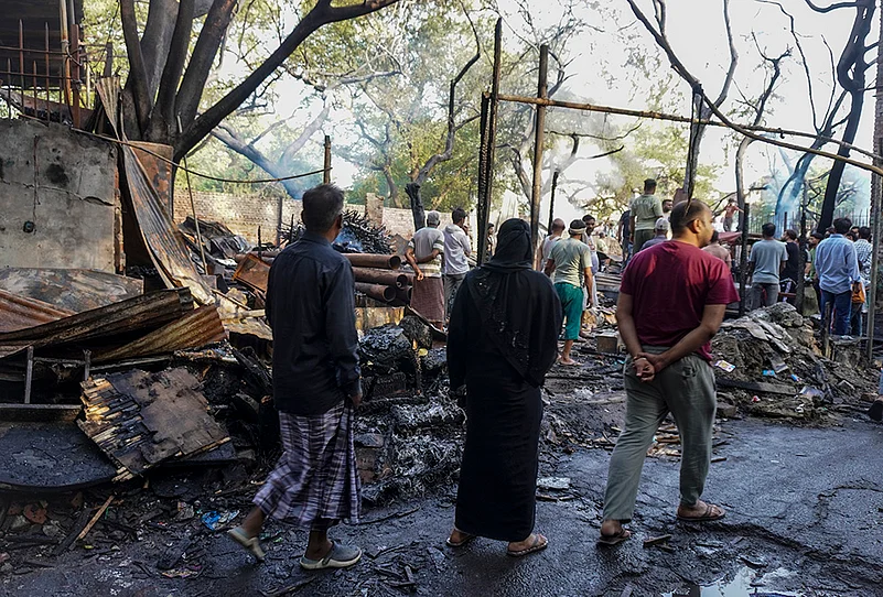 Fire breaks out at a slum in Delhi