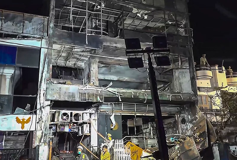Fire breaks out at a 3 storey commercial building in Lucknow