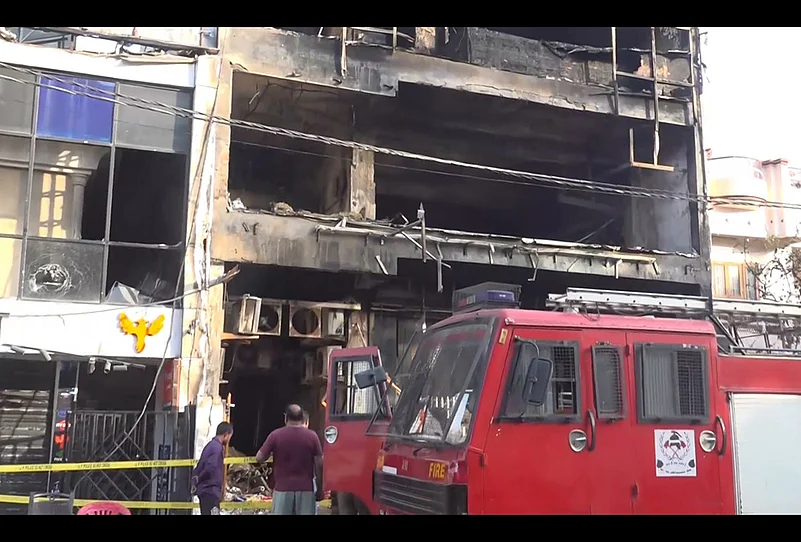 Fire breaks out at a 3 storey commercial building in Lucknow