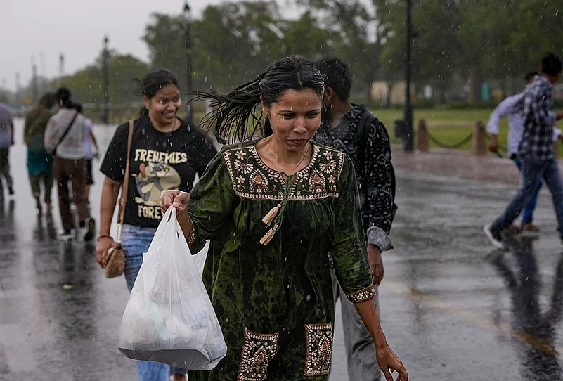 Rain and wind in Delhi