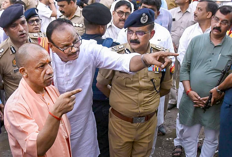 Yogi, Brajesh Pathak inspect fire site in Lucknow