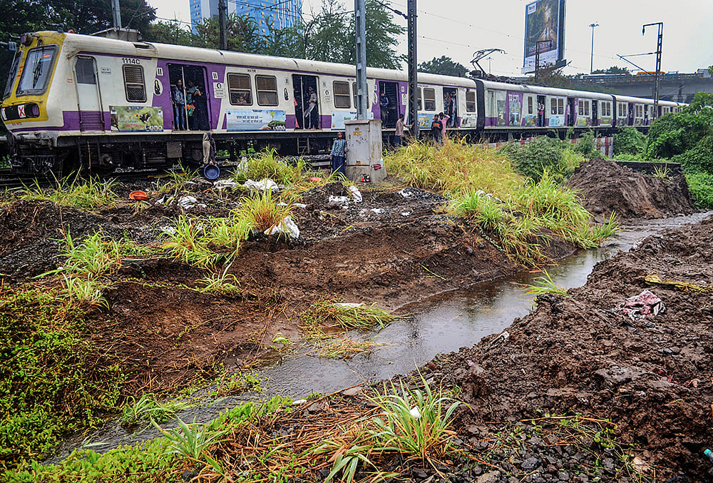 Heavy rainfall disrupts Harbour Line services