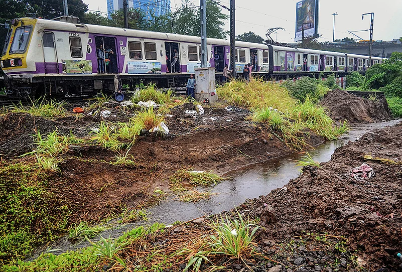 Heavy rainfall disrupts Harbour Line services