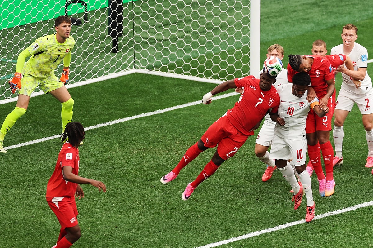 Switzerland's Breel Embolo (7), Canada's Jonathan David (10) and Switzerland's Manuel Akanji (5) battle for the a. header during the World Cup Group B soccer match between Switzerland and Canada in Vancouver, British Columbia, Wednesday, June 24, 2026. - (AP Photo/Kaleb Tatum)