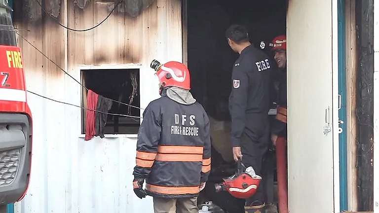 Fire Destroys Nearly 200 Labour Sheds Near Udyog Bhawan Redevelopment Site - | Photo: PTI